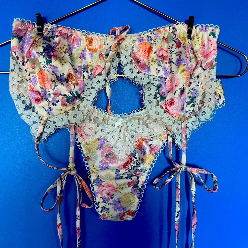 Victoria’s Secret for love and lemons gardenia set